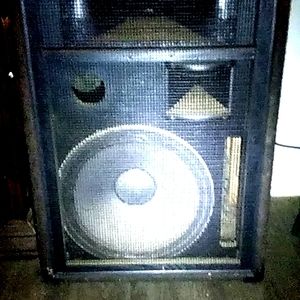 2-12 in" speakers and 2-15 speakers with woofer they work good